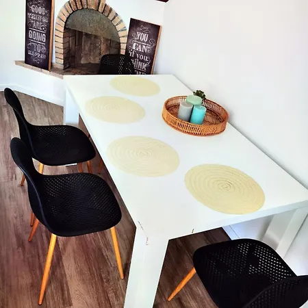 Beautiful Downtown Apartment *